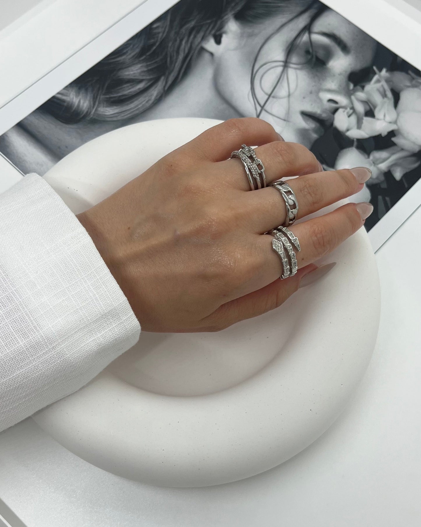 Taşlı sarmal yılan yüzük