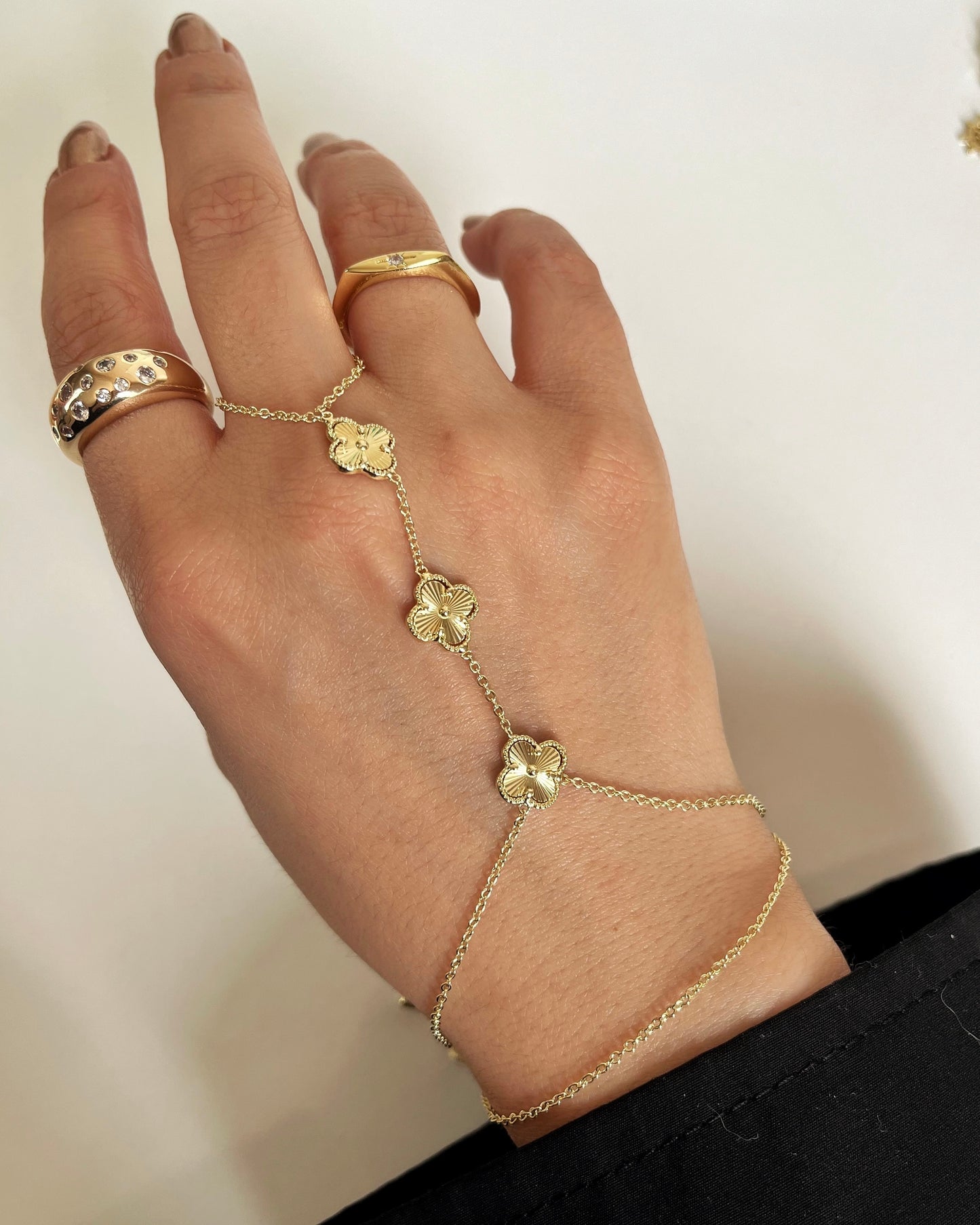 Çelik | Yonca Şahmeran