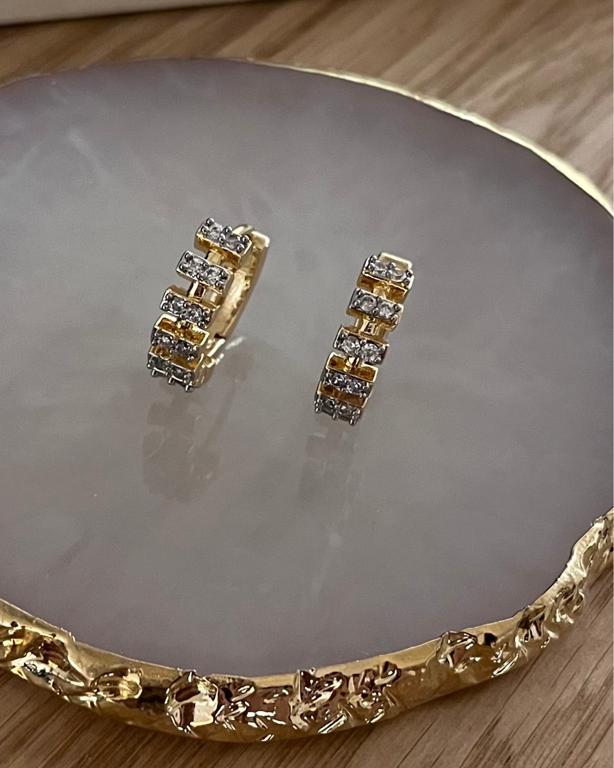 Vip Taş Detaylı Küpe