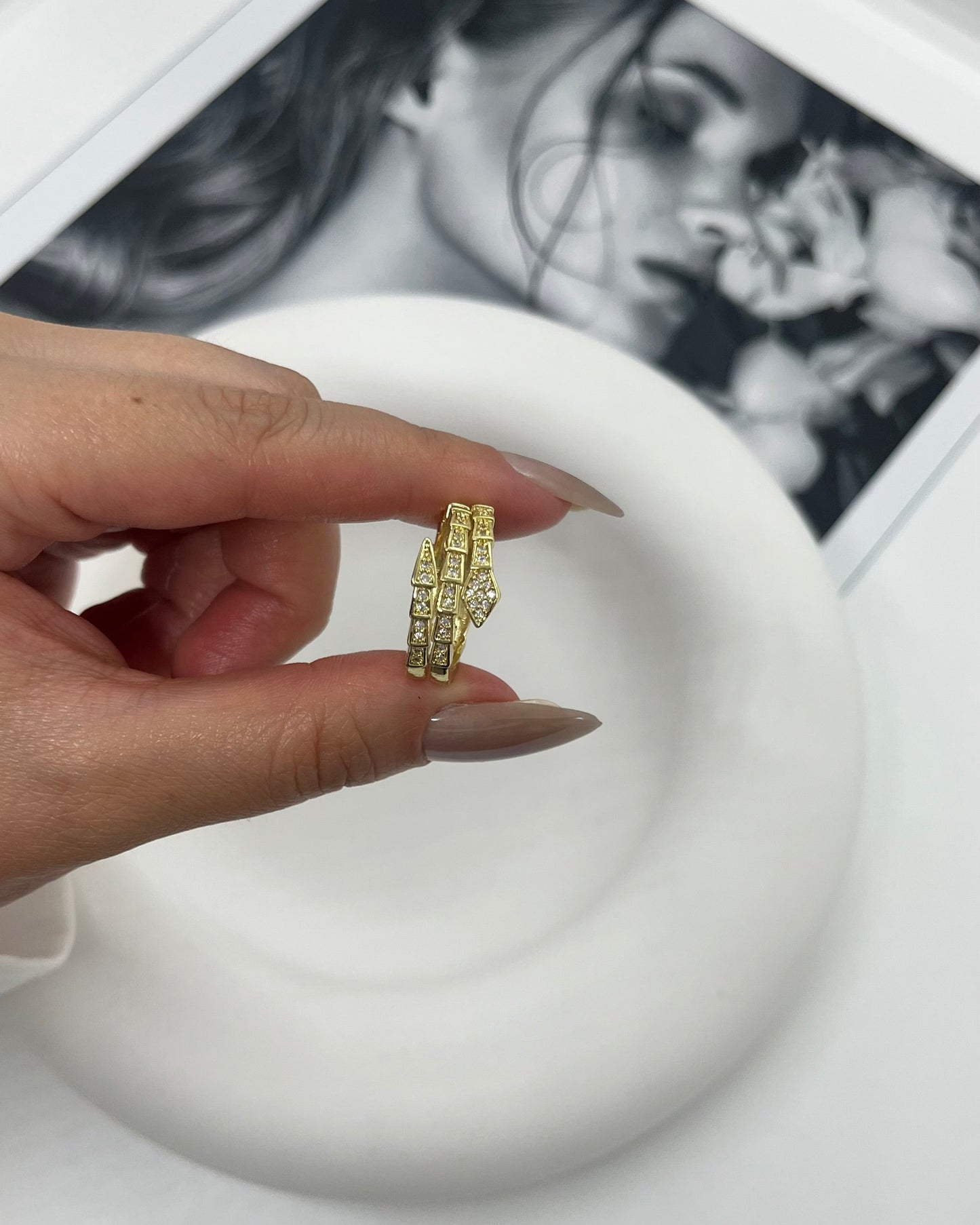 Gold Taşlı sarmal yılan yüzük