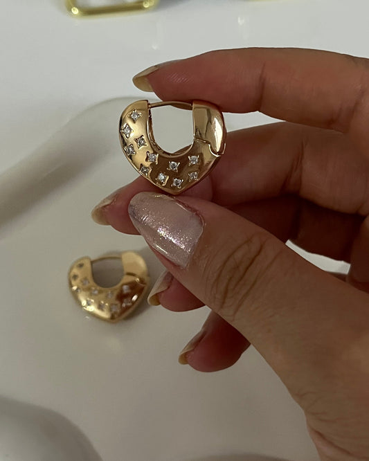 Gold Kalp Detaylı Küpe