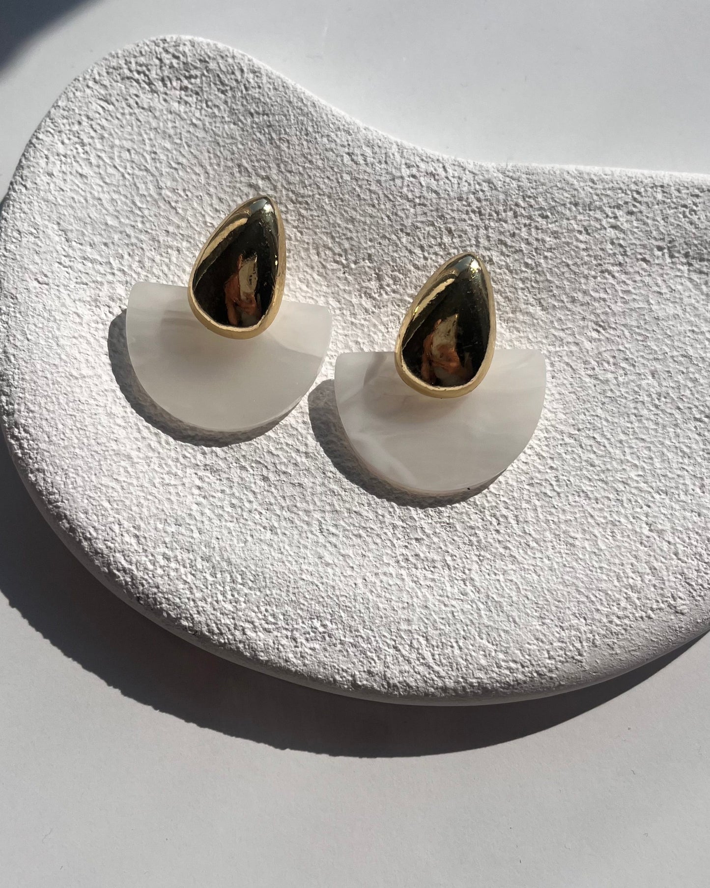 Damla Detaylı Gold küpe